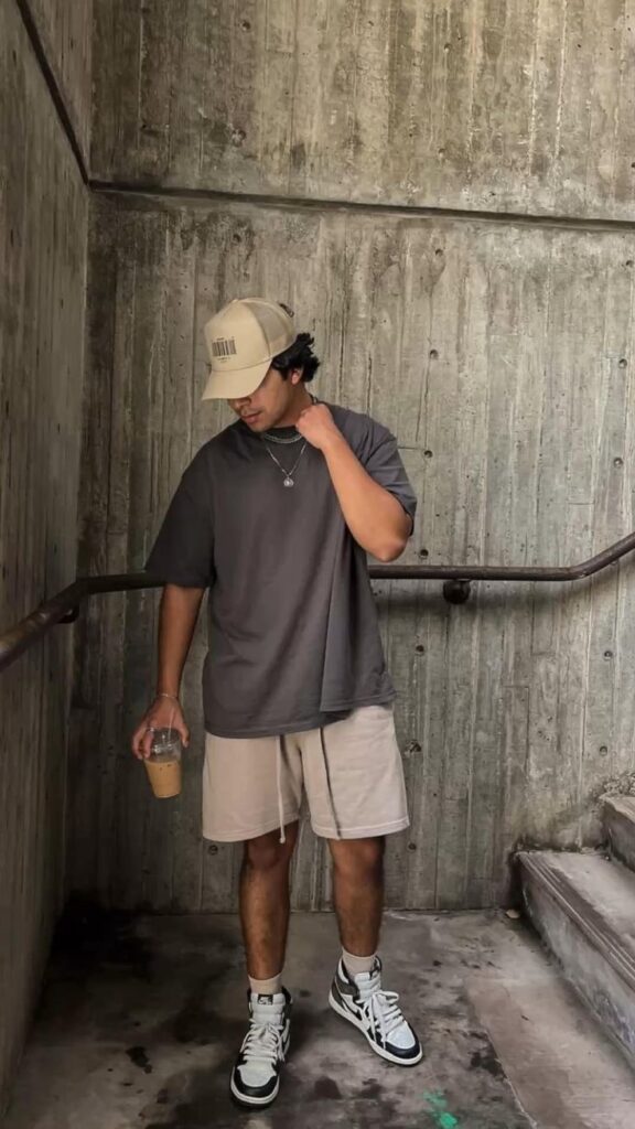How to style an Oversized t-shirt